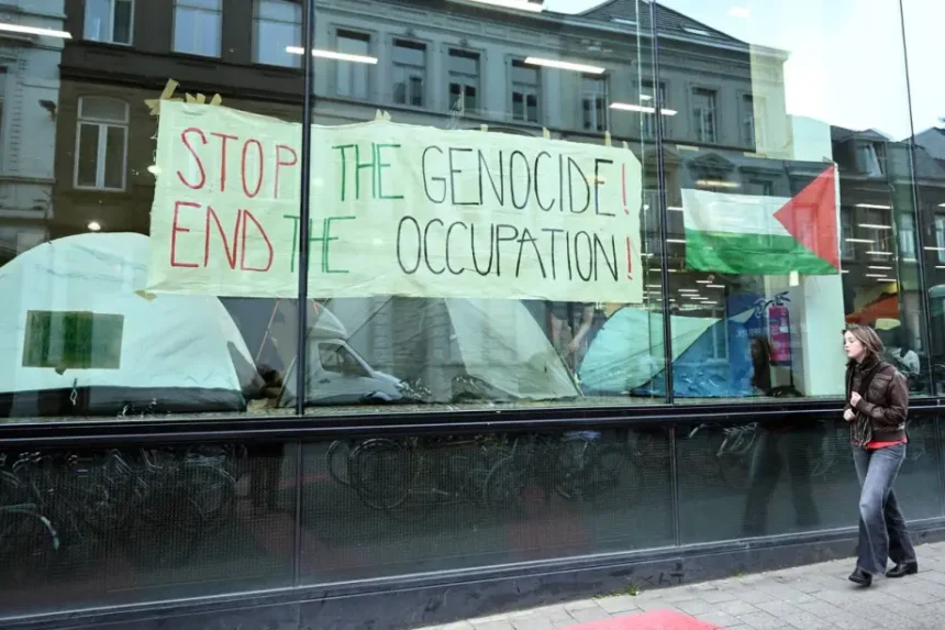 Mahasiswa Universitas Ghent menggelar aksi pro-Palestina, mengutuk serangan Israel terhadap Gaza / Foto: middle east monitor