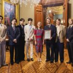 BTS berfoto bersama Presiden Meksiko Claudia Sheinbaum / Foto: Yonhap