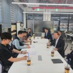 Para eksekutif Samsung Electronik berdialog dengan serikat pekerja / Foto: Yonhap