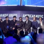 BTS saat menerima penghargaan dari AMA 2026/ Foto: Allkpop