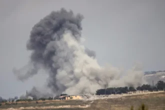 Foto diambil dari daerah Marjayoun di Lebanon selatan setelah serangan udara Israel di desa Kfar Tibnit/ Foto: capture Aljazeera