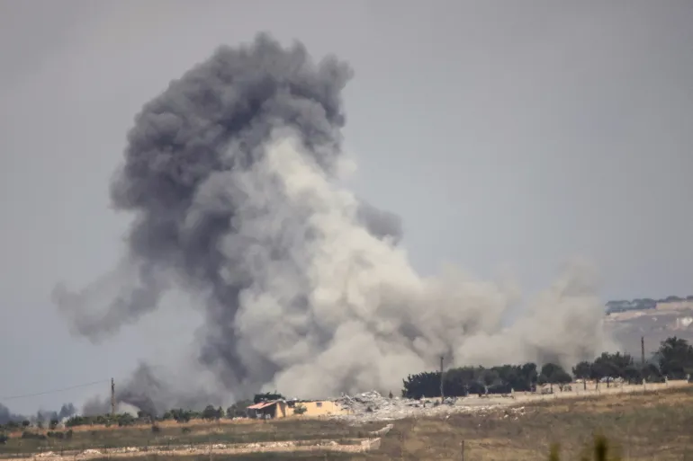 Foto diambil dari daerah Marjayoun di Lebanon selatan setelah serangan udara Israel di desa Kfar Tibnit/ Foto: capture Aljazeera