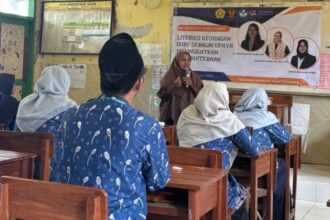 Dosen UPN Veteran Jatim saat menyampaikan materi tentang literasi keuangan digital/dok.aktual.co.id