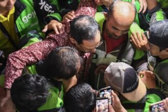 Nadiem Makarim di tengah-tengah driver ojek online/ Foto: ANTARA
