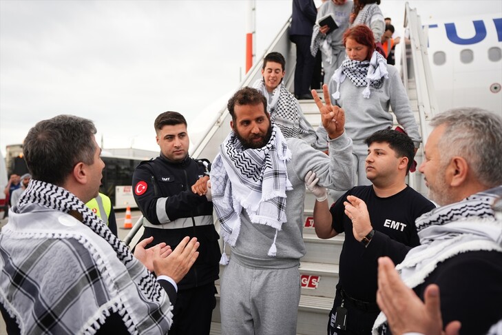 Para relawan sesampai di Istanbul, Turkey/ Foto: Anadolu