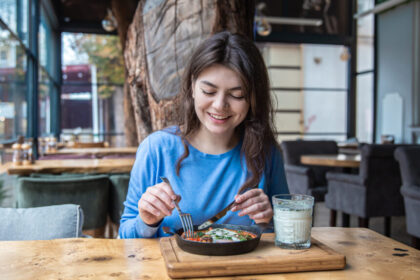 Ilustrasi makan/ Foto: freepik