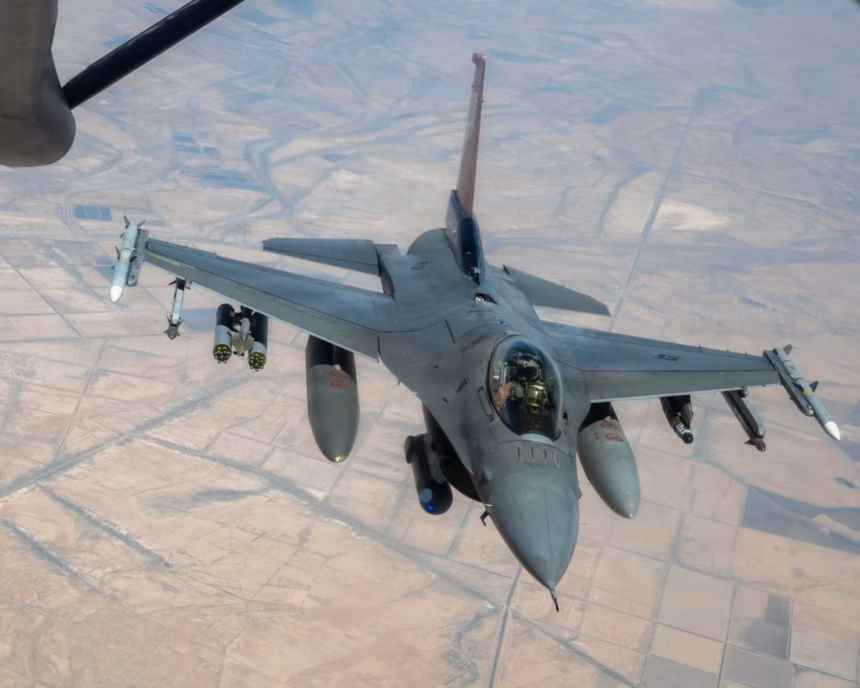 Jet tempur F-16 berpatroli di Timur Tengah/ Foto: the guardian