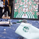 Aksi unjuk rasa di starbucks Korea/ Foto: The Guardian