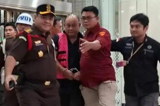 Dadan Hindayana saat diamankan oleh Kejakgung / Foto: capture Tribun