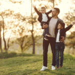 Ayah dan putra-putranya/ foto: freepik