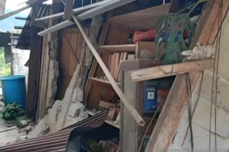 Rumah warga roboh dampak gempa di Palu/ Foto: capture ANTARA