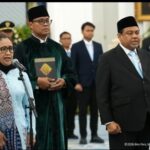 Nanik S. Deyang (kiri) saat dilantik sebagai Kepala BGN/ Foto: youtube
