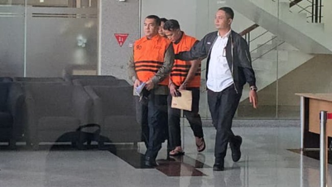Silmy Karim memakai rompi orange di KPK/ Foto: capture CNN