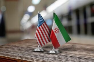 Bendera AS dan Iran/ Foto: anadolu