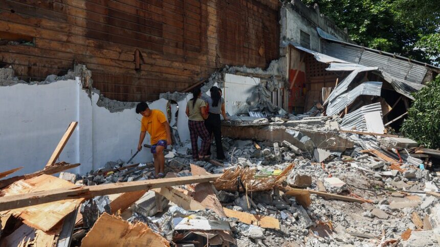 Puing bangunan hancur akibat gempa bumi di Filipina/ Foto: Anadolu