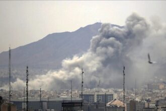 Kepulan asap serangan AS di Teheran/ Foto: Anadolu