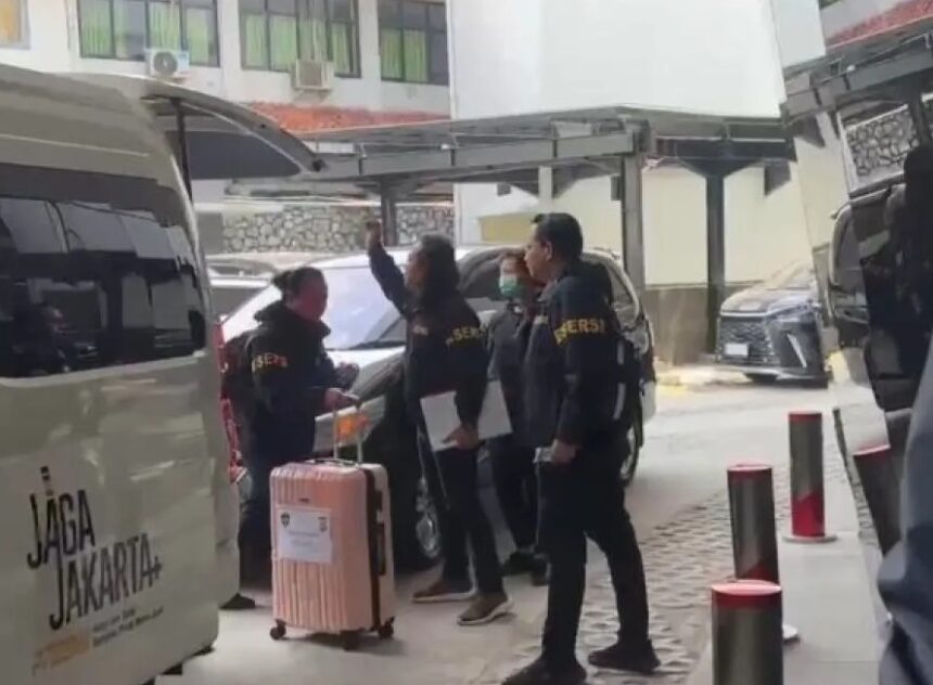 Tim gabungan Korps Pemberantasan Tindak Pidana Korupsi (Kortastipidkor) Polri dan Polda Metro Jaya mengunjungi Gedung Jampidsus Kejaksaan Agung/ Foto: ANTARA