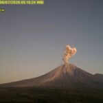 Erupsi Gunung Semeru setinggi 1 kilometer/ Foto: ANTARA