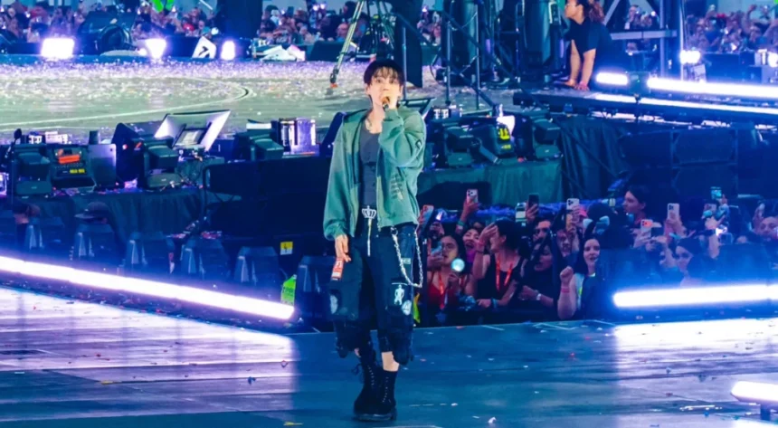Jungkook saat show/ Foto: allkpop