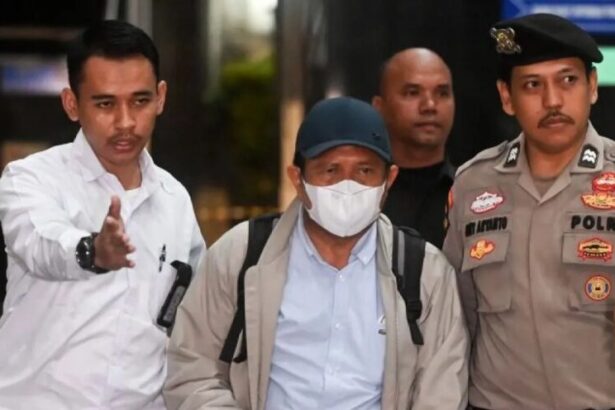 Bupati Lombok Barat Lalu Ahmad Zaini menjalani pemeriksaan di Gedung KPK, Jakarta/ Foto: ANTARA