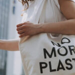Kampanye larangan tas plastik/ Foto: national today