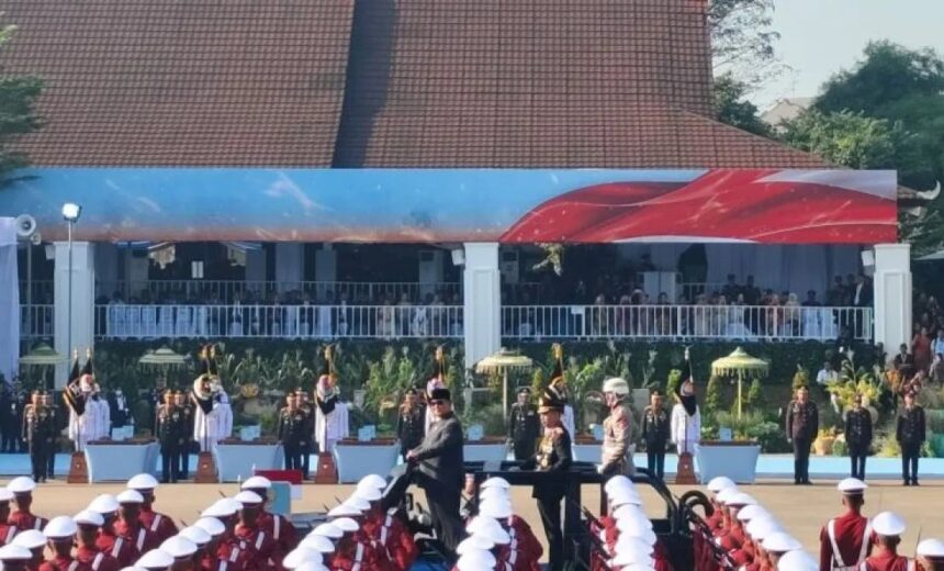 Presiden Prabowo dan Kapolri Jenderal Pol. Listyo Sigit Prabowo saat cek pasukan di HUT Bhayangkara ke-80/ Foto: ANTARA