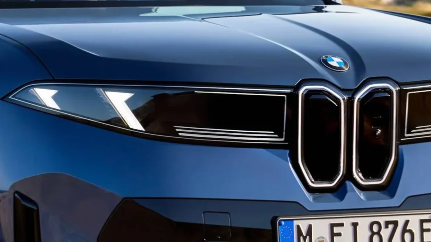 Tampilan jarak dekat gril BMW iX3 50 xDrive 2027/ Foto: Ist