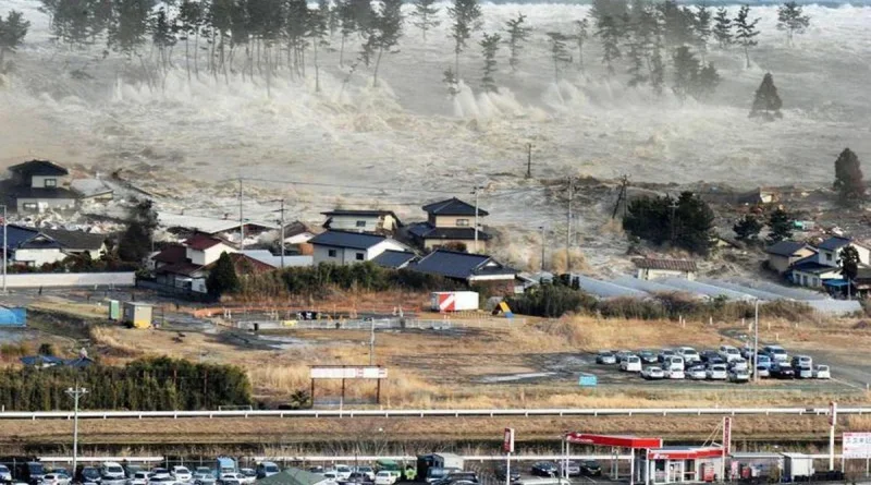 Tsunami yang menghantam pesisir Jepang / Foto: Ist