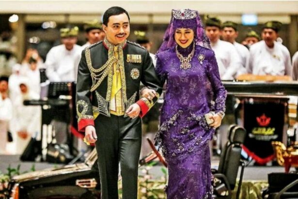 Pengiran Raabi'atul Adawiyyah (kanan) bersama Pengiran Muda Abdul Malik/ Foto: New Strait Times