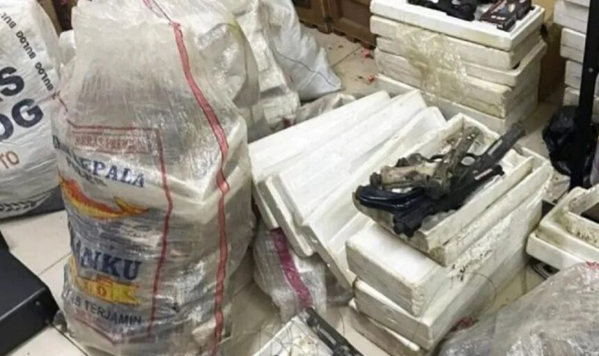 Senjata api yang ditemukan polisi di sebuah sekolah di Jaksel/ Foto: capture ANTARA