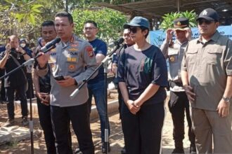 Kabid Humas Polda Metro Jaya Kombes Pol Budi Hermanto dan Ketua PDFMI Brigjen Pol Sumy Hastry Purwanti memberi keterangan pers terkait persiapan pelaksanaan ekshumasi makam Sutrimo/ Foto: Courtesy ANTARA