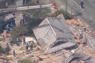 Salah satu bangunan roboh akibat gempa bumi di Jepang/ Foto: vietnam