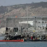 Spanyol memasang penghalang apung mencegah migran menyeberangi perbatasan / Foto: AFP