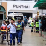 Tim medis menolong korban penembakan/ Foto: vietnam
