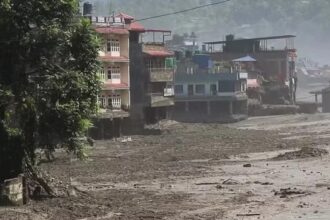 Sebuah wilayah di distrik Rasuwa, Nepal, yang hancur akibat banjir bandang disertai lumpur/ Foto: vietnam