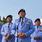 Laksamana TNI (Purn) Yudo Margono (depan) saat memberikan keterangan kepada media/ Foto: courtesy KOMPAS