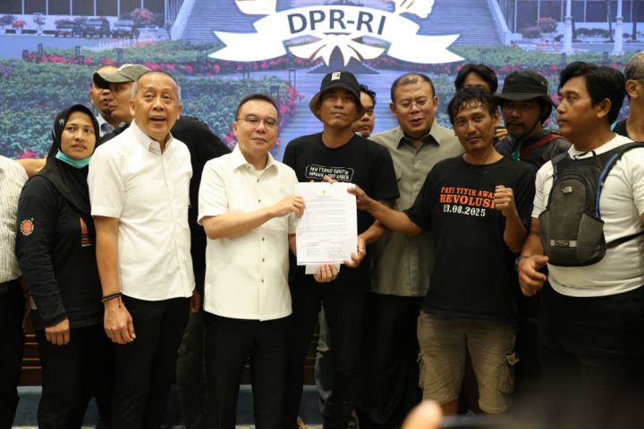 Pimpinan DPR bersama Aliansi Masyarakat Pati Bersatu (AMPB)/ Foto: Ist