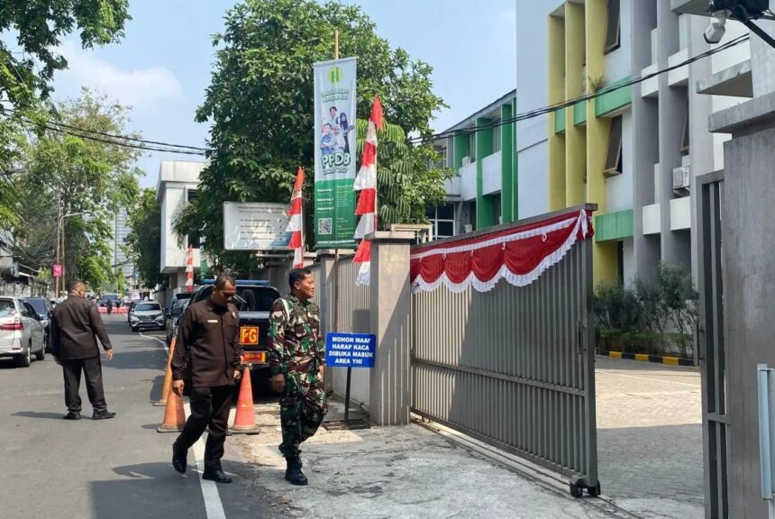 Penampakan sekolah yang ditemukan senjata api/ Foto: ANTARA