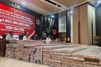 Jampidsus Kejaksaan Agung menggelar konferensi pers mengenai penyitaan uang senilai Rp1,003 triliun dan 166 ribu dolar AS dari PT PSMI/ Foto: ANTARA