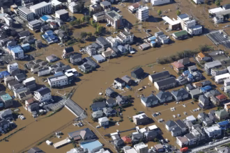 Kawasan pemukiman di Sakura, Jepang, terendam banjir akibat Topan Dujuan/ Foto: Reuters.