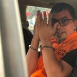 Sirajudin Lasena dalam mobil tahanan/ Foto: ANTARA