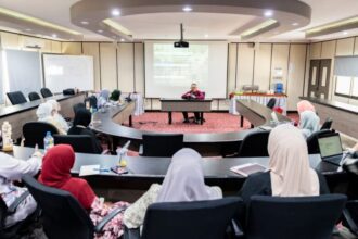 Kapusdimas LPPM UPN Veteran Jatim Zainal Abidin Achmad saat menyampaikan materinya/dok.aktual.co.id