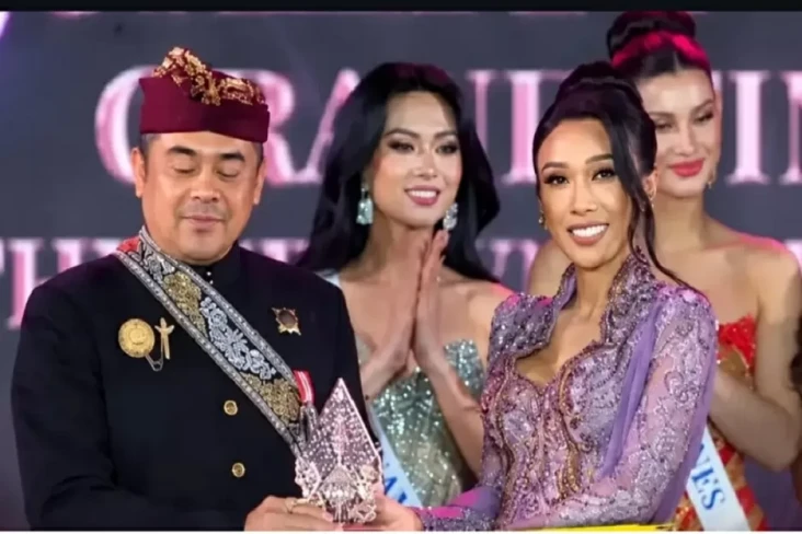 Kehadiran anggota DPD RI asal Bali Arya Wedakarna diacara di Thailand yang mendapat sorotan publik/ Foto: medsos