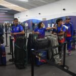 Para penumpang antri check in di Bandara Internasional Maiquetia/ Foto: xinhua