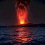 Semburan erupsi Gunung Anak Krakatau/ Foto: TikTok