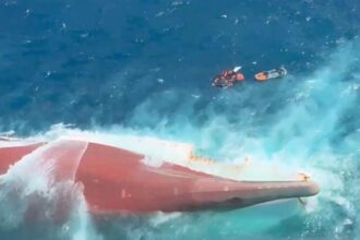 KM Virgo Transport 8 yang terbalik di Laut Jawa/ Foto: Ist