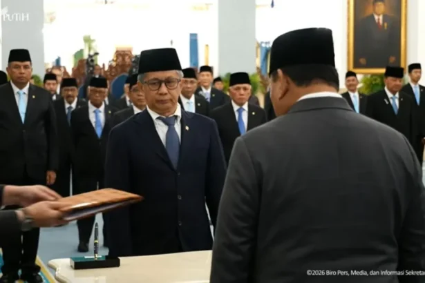 Rocky Gerung dilantik menjadi salah satu anggota Watimpres/ Foto: youtube setneg