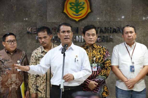 Menteri Pertanian Andi Amran Sulaiman bersama jajaran/ Foto: Setneg