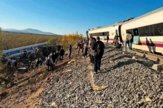 Kecelakaan kereta api yang menyebabkan 68 korban tewas di Spanyo/ Foto: Anadolu