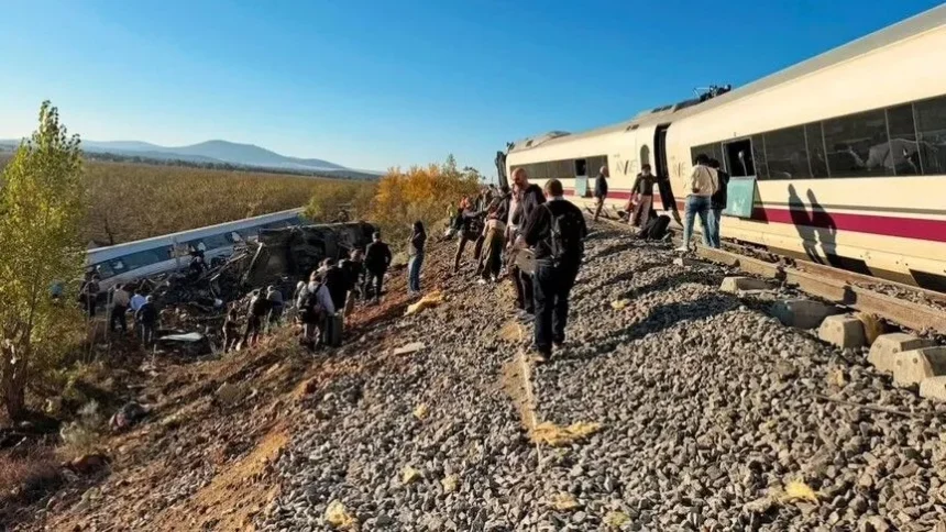 Kecelakaan kereta api yang menyebabkan 68 korban tewas di Spanyo/ Foto: Anadolu